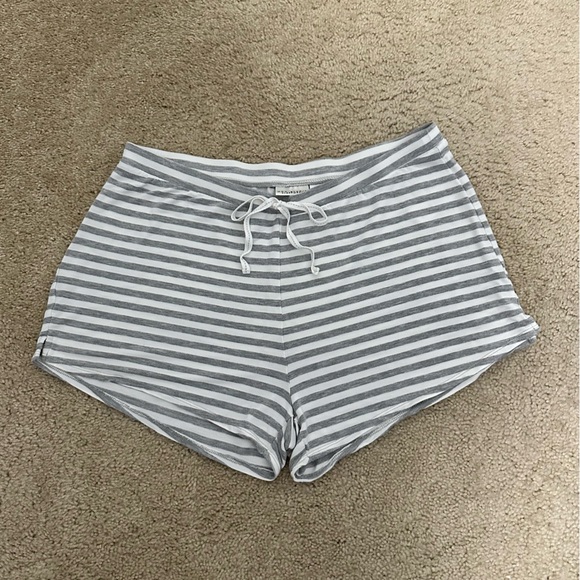 Max Studio Sleepwear PJ Pajama Lounge Shorts Gray & White Striped Size XL EUC - Picture 1 of 7